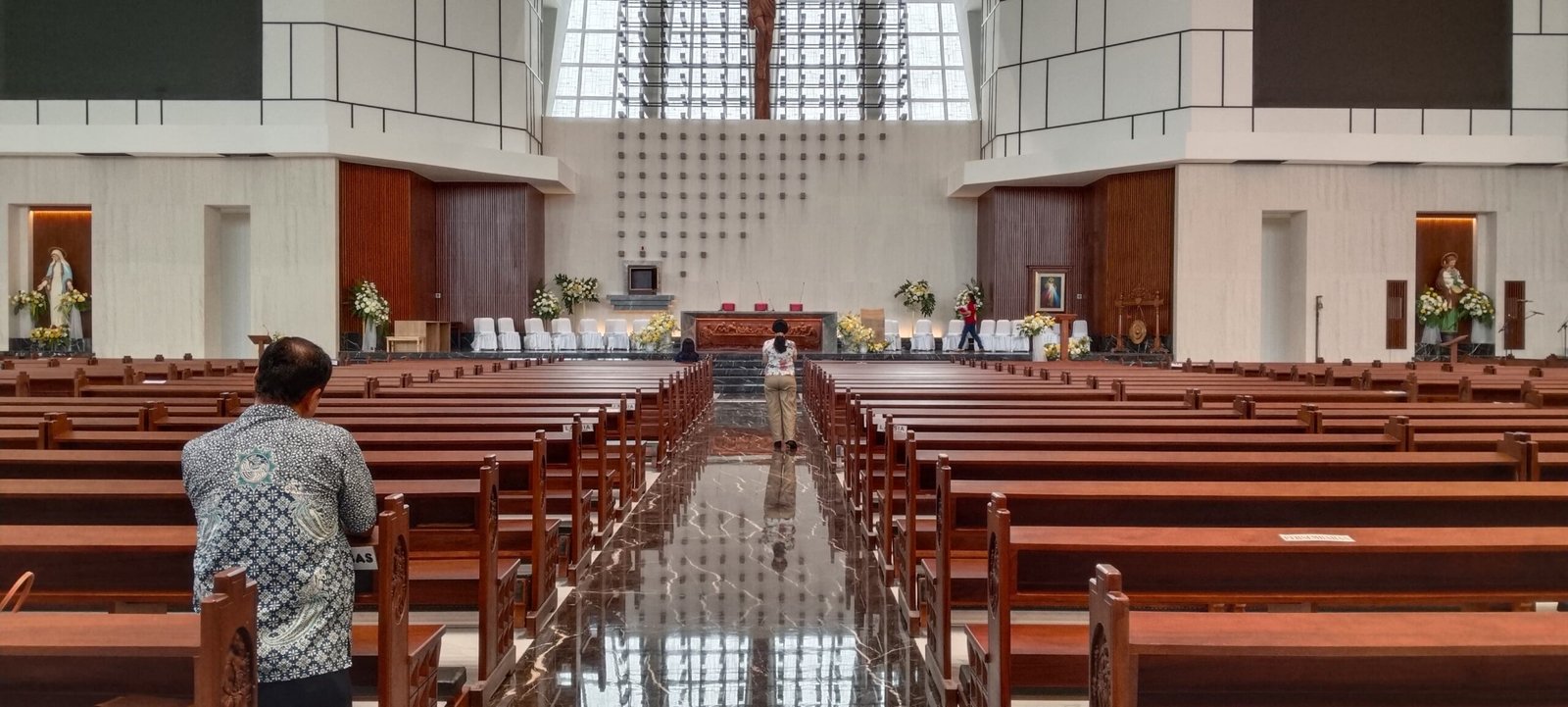 gereja, panel kayu, interior gereja
